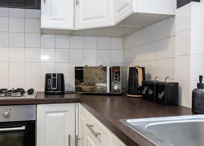Urban Haven Hall Luxury Rooms Rusholme, Near City Centre Hospitals University