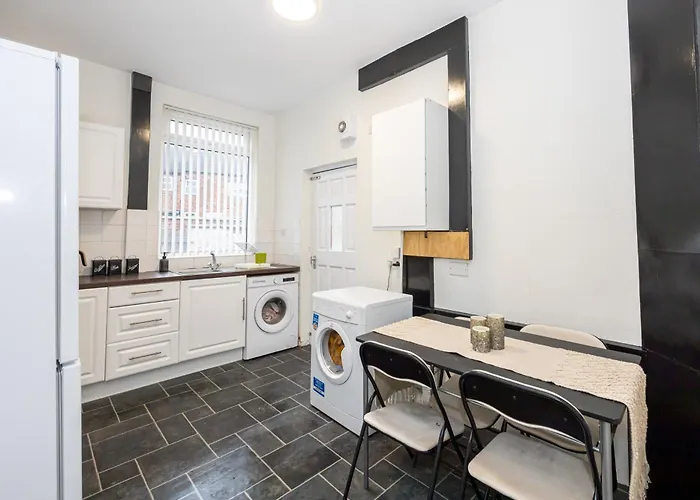 Urban Haven Hall Luxury Rooms Rusholme, Near City Centre Hospitals University